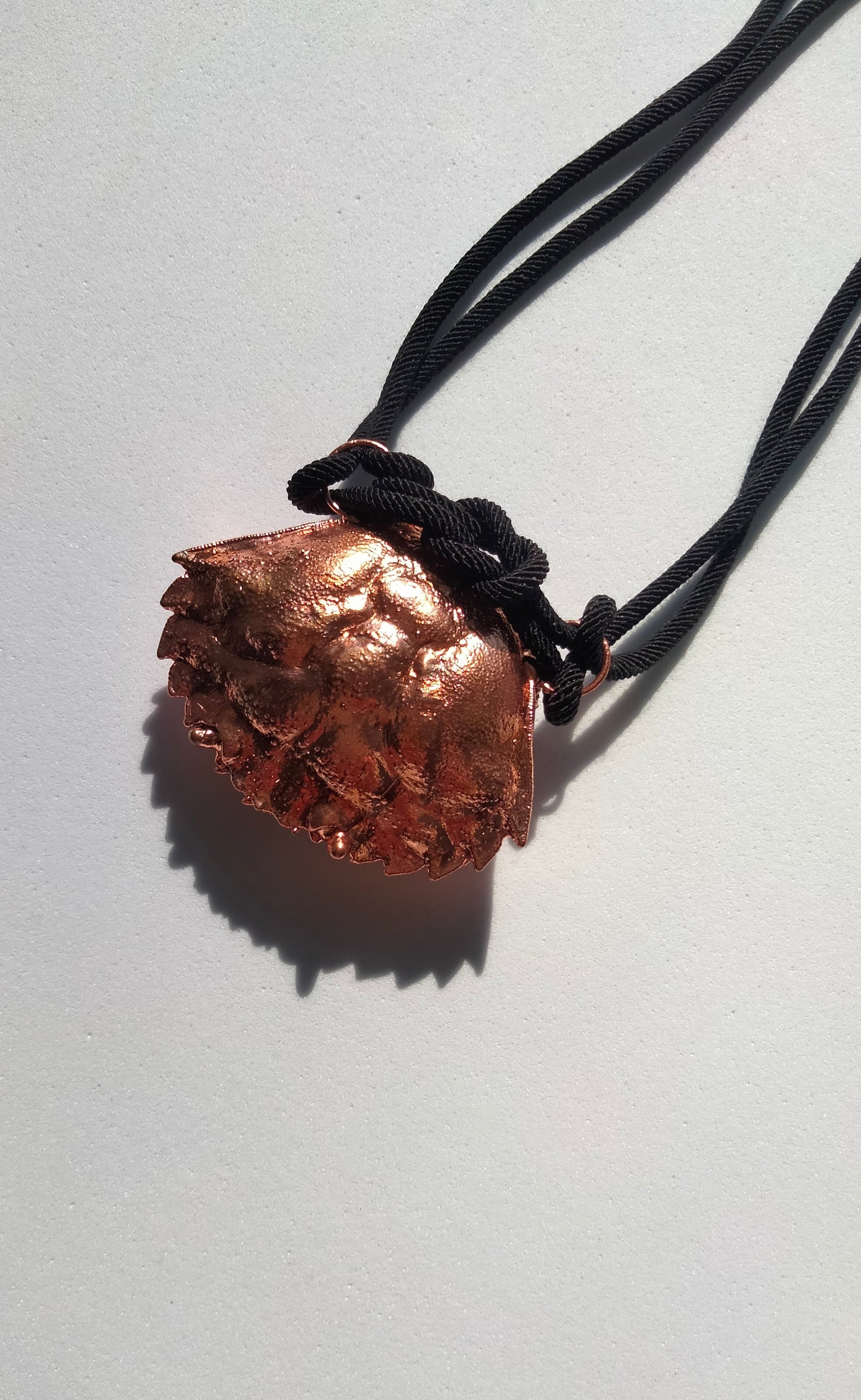 Colgante de cobre cangrejo - Joyería marina electroformada