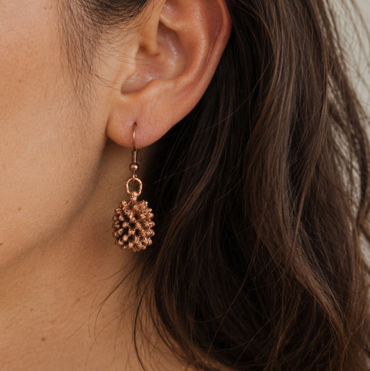 Pendientes de piña - Joyería botánica electroformada en cobre