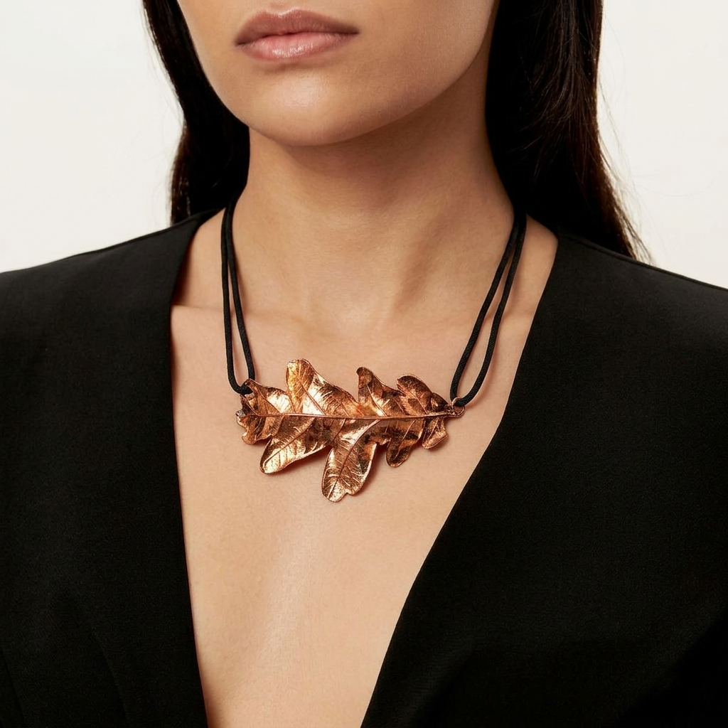Colgante de cobre con hoja real de roble - Joyería botánica electroformada